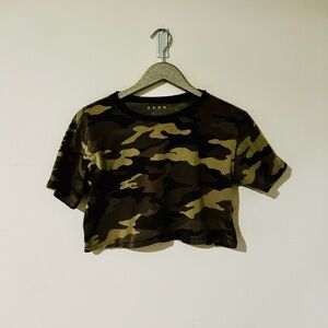 Aeropostale • Cropped Camo T-shirt • Small